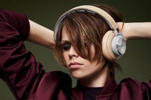 Bang & Olufsen BeoPlay H7 - Unique Types of Earphones