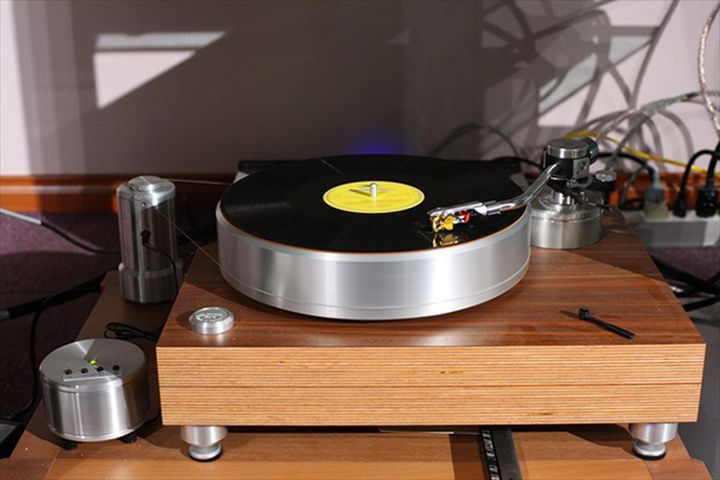 Turntable brands Acoustic Solid MPX and WTB 250/Ortofon 520