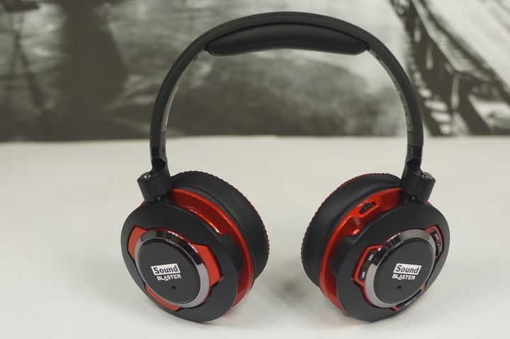 Wireless Headset Creative Sound Blaster EVO ZxR review