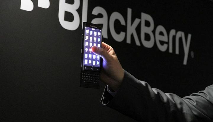 Blackberry at MWC 2015: prototype smartphone with curved two sides display