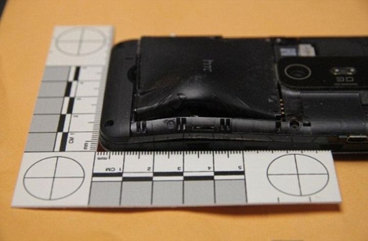 Samsung Galaxy Note saved by a policeman's bullet