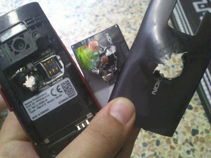 Samsung Galaxy Note saved by a policeman's bullet