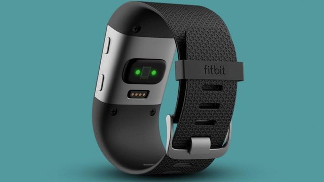 Review of sports watches Fitbit Surge