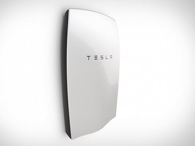 TESLA PRESENTED BATTERY FOR HOME