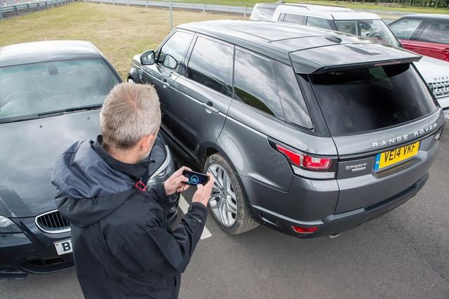 DRIVING RANGE ROVER SPORT can be from your smartphone