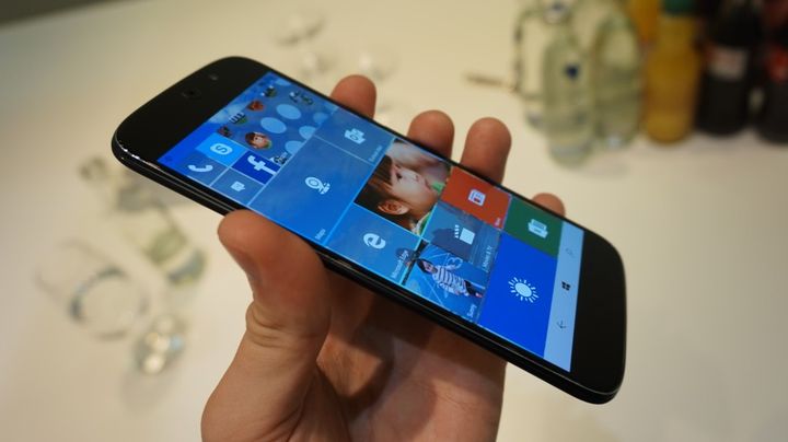 Acer Jade Primo can be converted into PC desktop machine