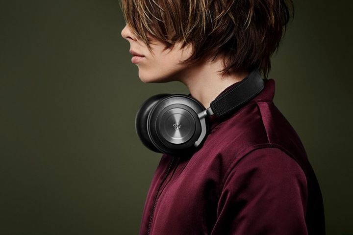 Bang & Olufsen BeoPlay H7 - Unique Types of Earphones