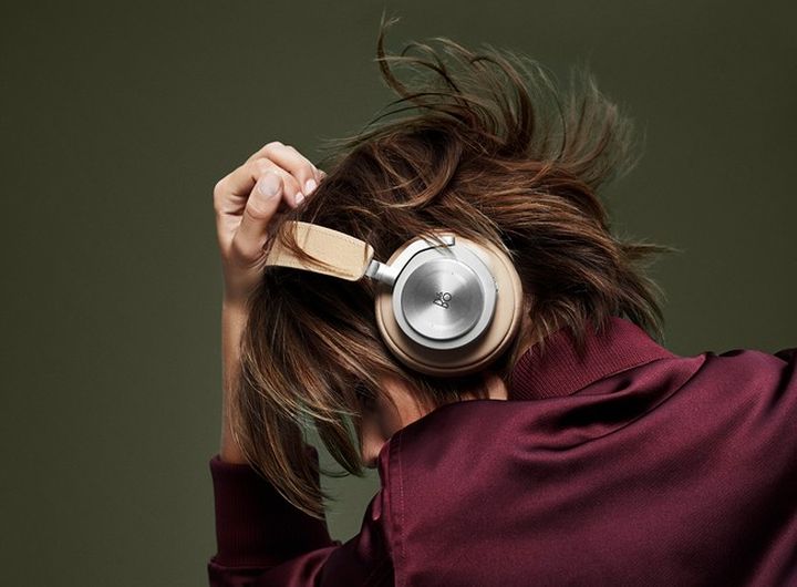 Bang & Olufsen BeoPlay H7 – Unique Types of Earphones