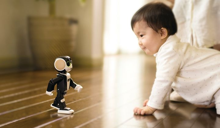 Sharp RoBoHoN: hybrid robot, projector and phone with LTE