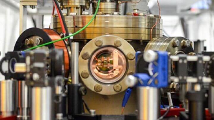 Smallest engine in the world from a single atom