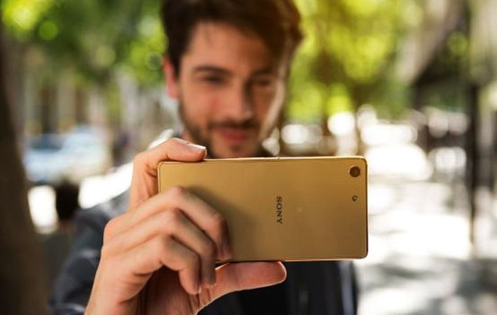 Smartphone frameless Sony Xperia C5 Ultra Review