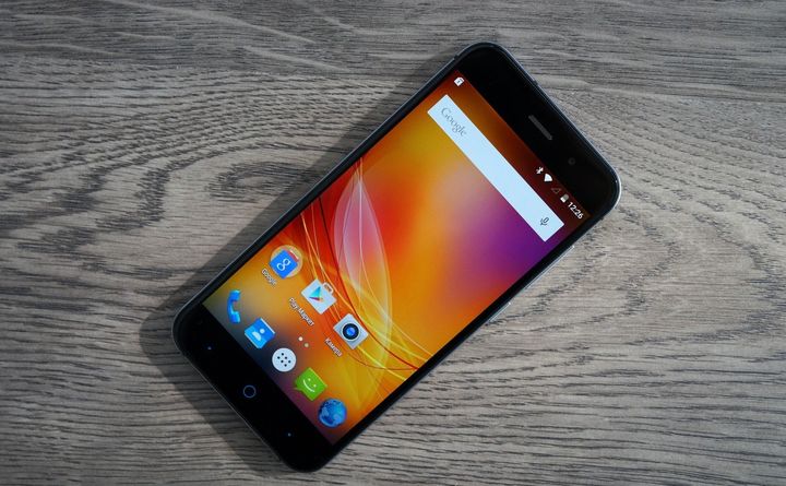 The flagship line of affordable smartphones ZTE Blade X7
