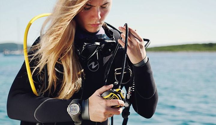 Suunto has announced new diving watch device manage Suunto D6i Novo