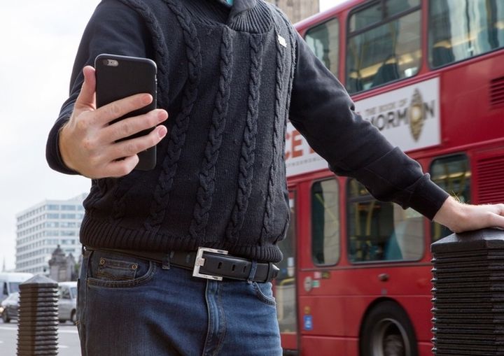Men's belt can charge the new smartphone technology