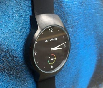 Fitness watch review Runtastic Moment
