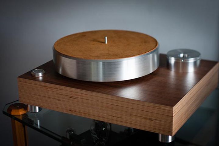 Turntable brands Acoustic Solid MPX and WTB 250